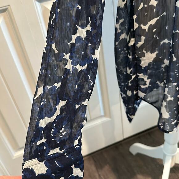 Express Large Semi-Sheer Tunic Button Down Navy Floral Blouse Top - Picture 8 of 14